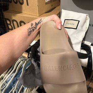 Authentic Balenciaga  WOMEN'S CHUNKY SLIDE SANDAL dust bag, box, and receipt.